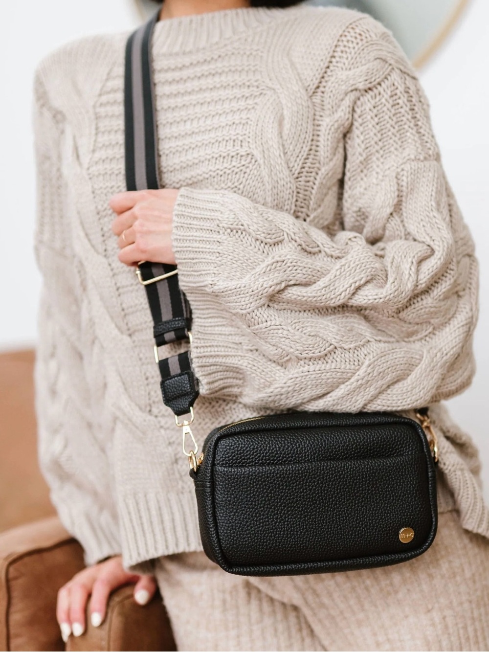 NWOT vegan leather black crossbody // modern+chic willow crossbody in black